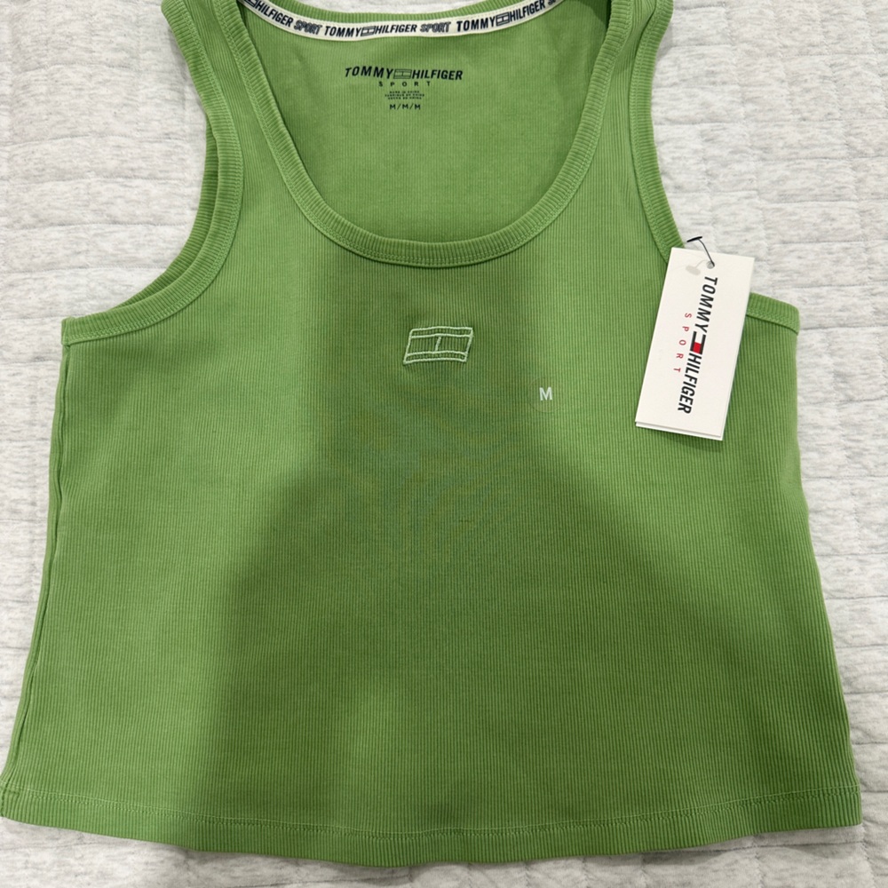 tommy hilfiger top 
size M